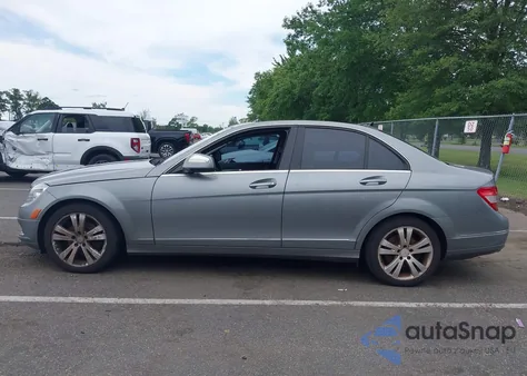 2008 Mercedes-Benz C 300 Luxury 4Matic/Sport 4Matic z USA, uszkodzony, nr VIN WDDGF81X18F067700